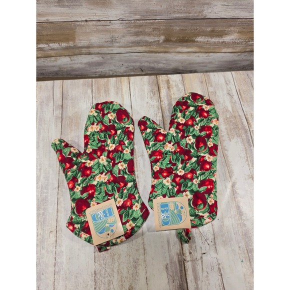 B&D Kitchenworks Other - B&D Kitchenworks Apple Crisp Quilted Oven Mitts Set of 2 Red Floral Fruit Print
